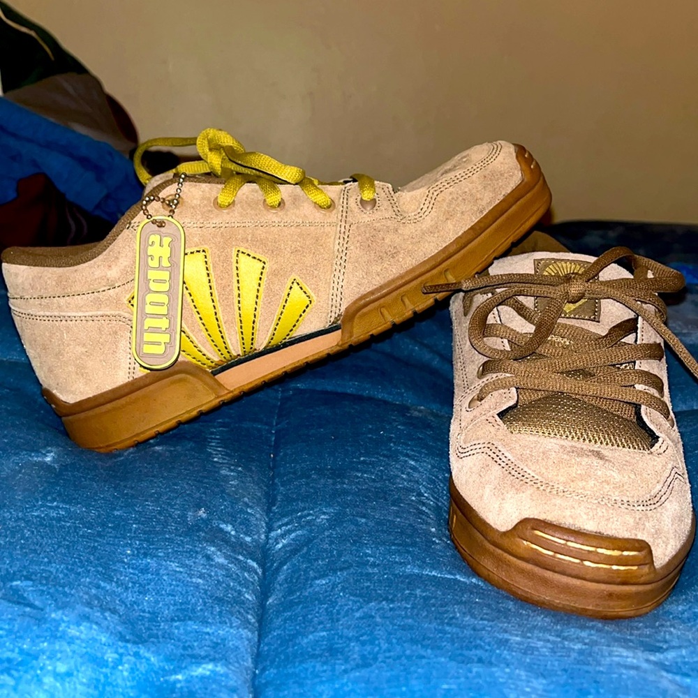 SUPER RARE VINTAGE  EARLY 2000’s I-PATH YOGI SKATEBOARDING SHOES!!! Brand new